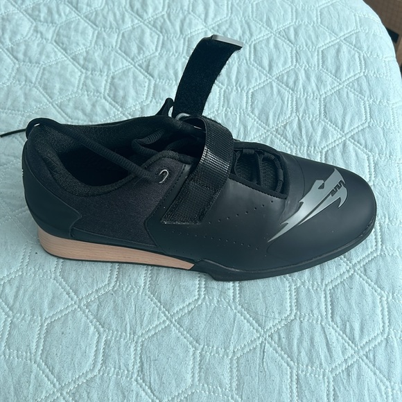 Velaasa Weightlifting shoes, 10.5W or 9 M - Picture 3 of 5